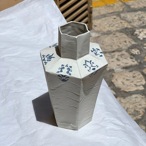 paper-like ceramic vase L